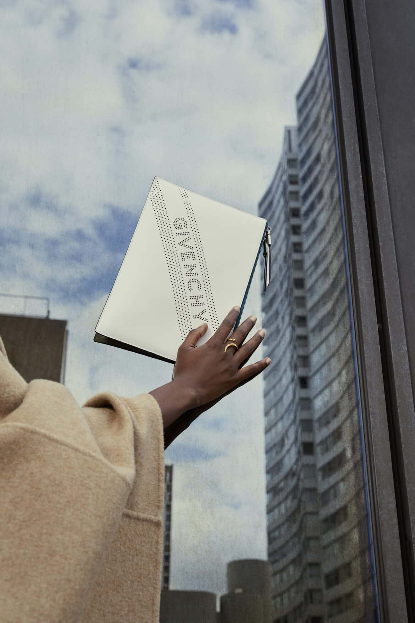 GIVENCHY